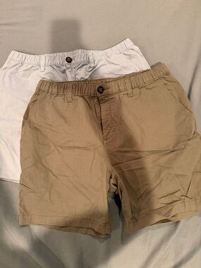 chubbies (2) Khaki and Light Blue Flat-Front Elastic Waist Shorts XL 7” EUC
